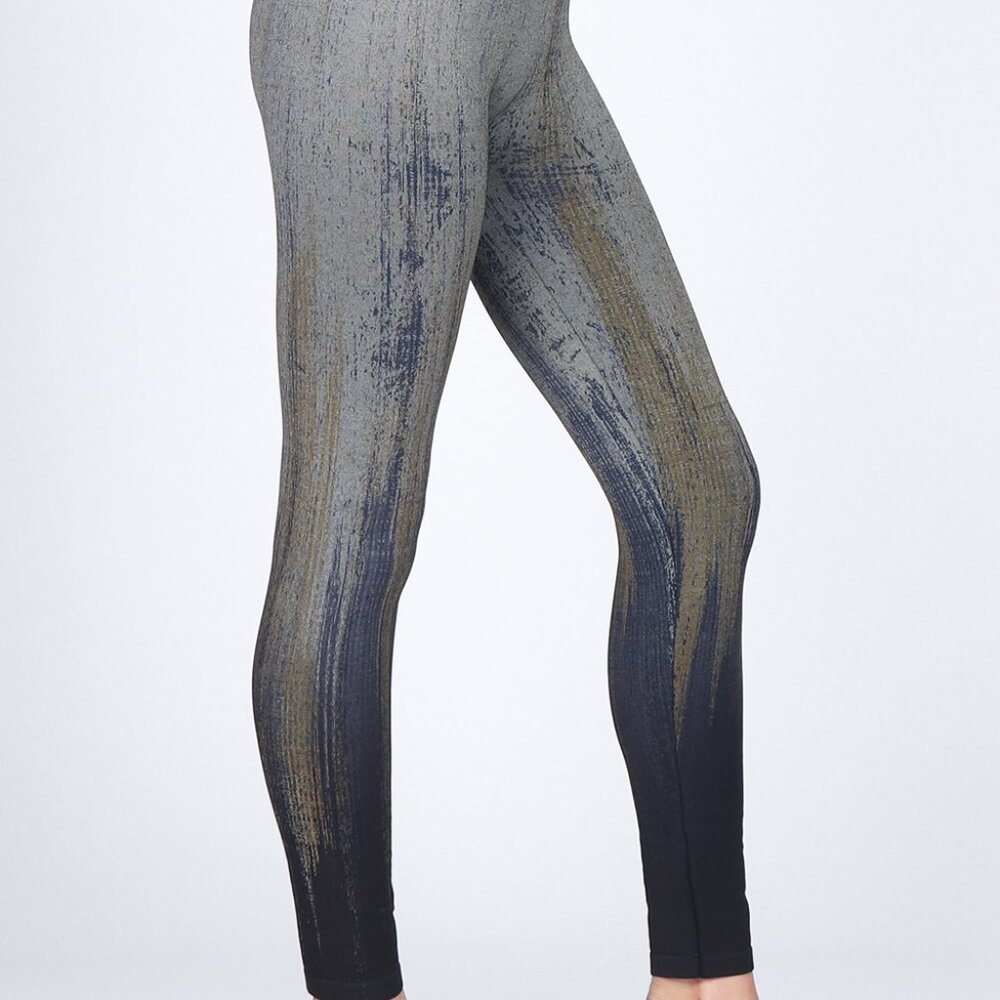 New M. Rena Subtle Rising Streaks Print Leggings. One Size